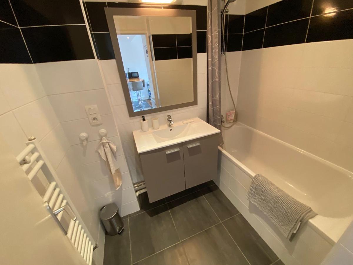 Appartement Spacieux Avec Balcon Et Parking Брест Екстер'єр фото