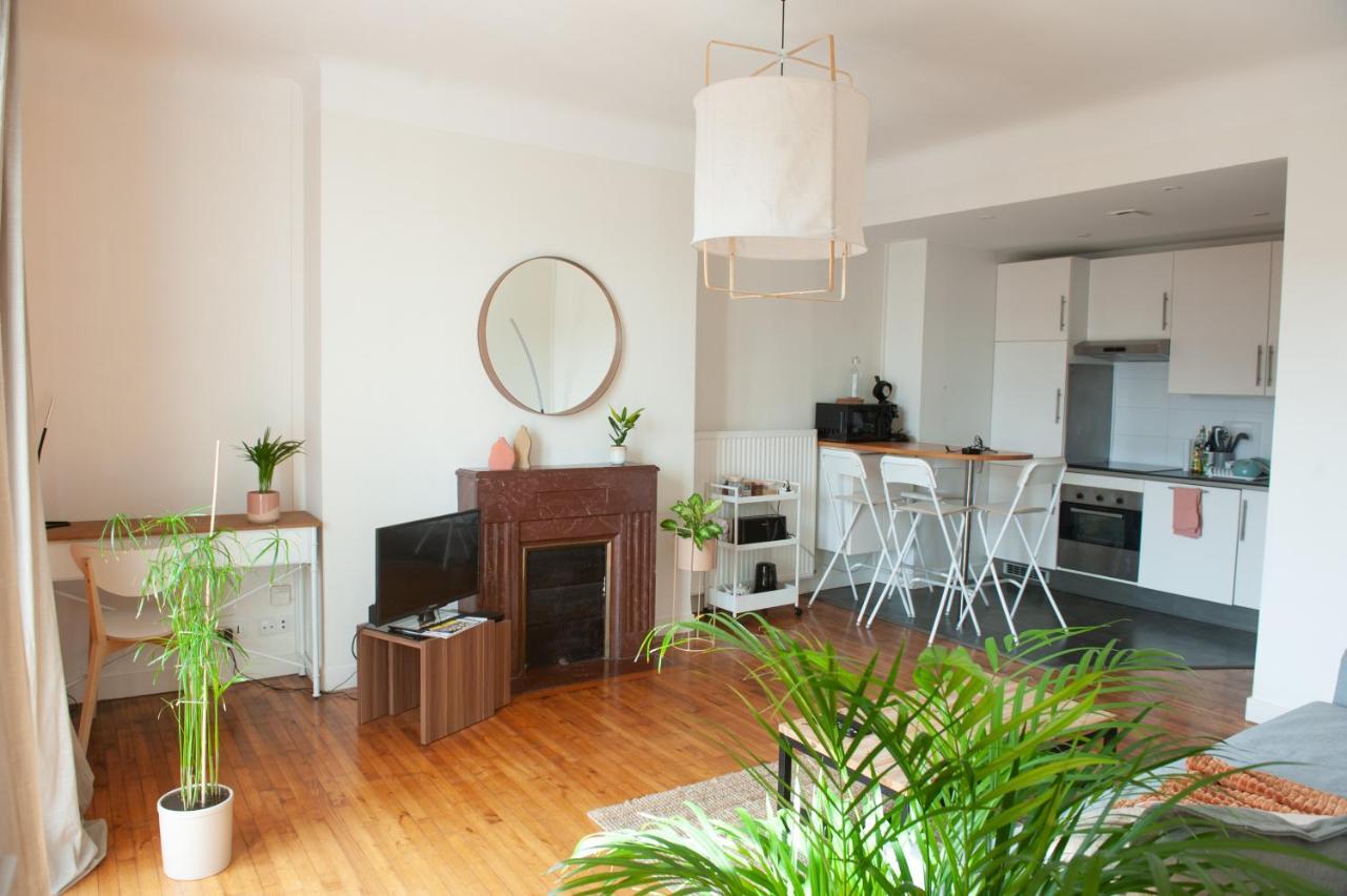 Appartement Spacieux Avec Balcon Et Parking Брест Екстер'єр фото